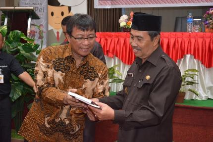 Sosialisasi Edukasi dan Literasi Keuangan Pada Siswa SLTP, SLTA dan Guru di Siak